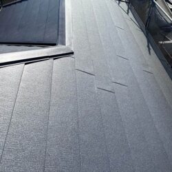 京都府八幡市にて　塗装できない屋根材パミールをスーパーガルテクトカバー工法にてリフォーム工事しました。