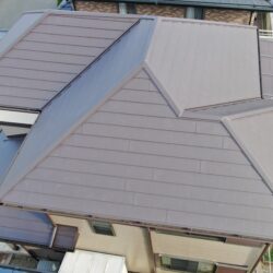 久世郡久御山町にて　塗装できない屋根『エコ・シンプル』をカバー工法工事にて施工させていただきました。