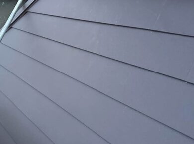 京都府長岡京市にて　塗装不可能な屋根【レサス】のカバー工法をいたしました