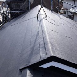 京都府向日市にて　塗装ができない屋根『パミール』をカバー工法工事にて施工させていただきました