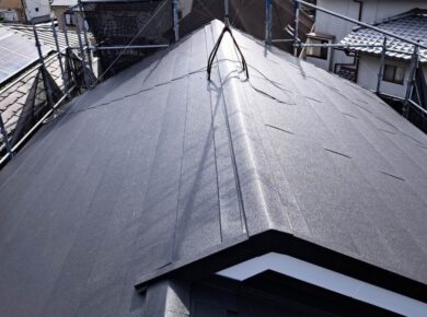 京都府向日市にて　塗装ができない屋根『パミール』をカバー工法工事にて施工させていただきました