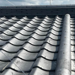 瓦屋根から金属屋根にリフォームするとどう変わる？