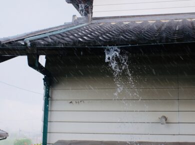 梅雨前にやるべき屋根チェック！雨漏りを防ぐプロ業者の点検ポイントとは？
